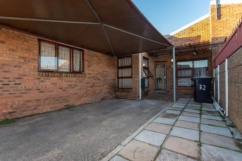 3 Bedroom Property for Sale in Peerless Park West Western Cape